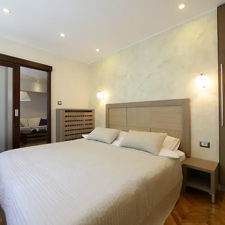 Piano Apartment