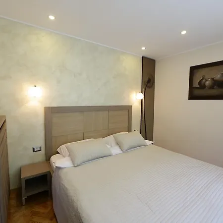Piano Apartment *