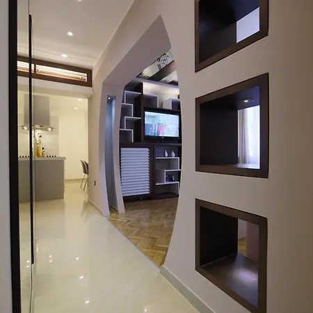 Piano Apartment *